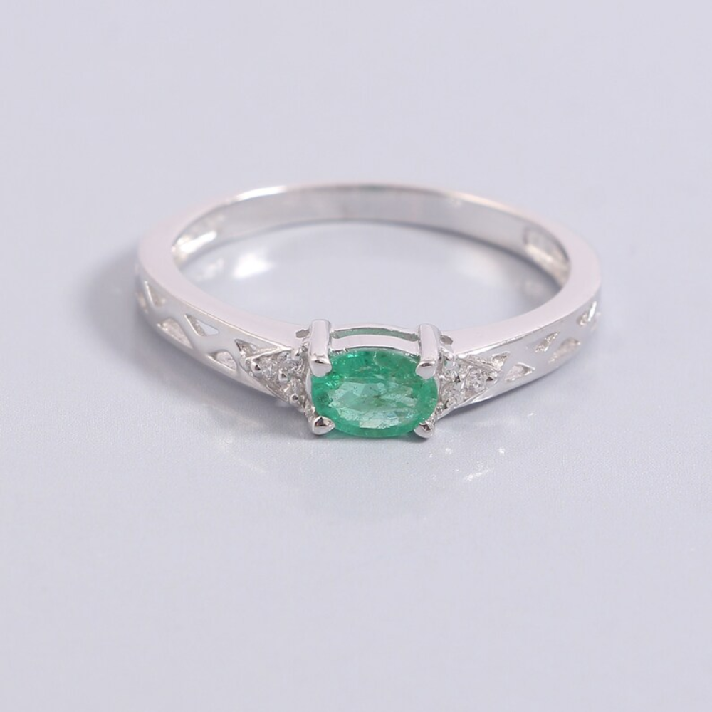 Natural Emerald*Oval Shape* Unique gifts for Women